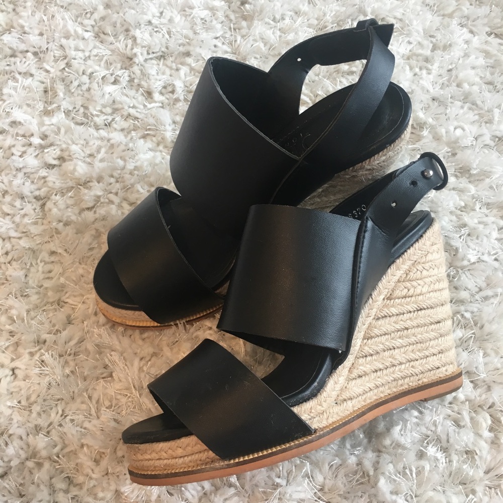 Slingback wedges. Adjustable strap